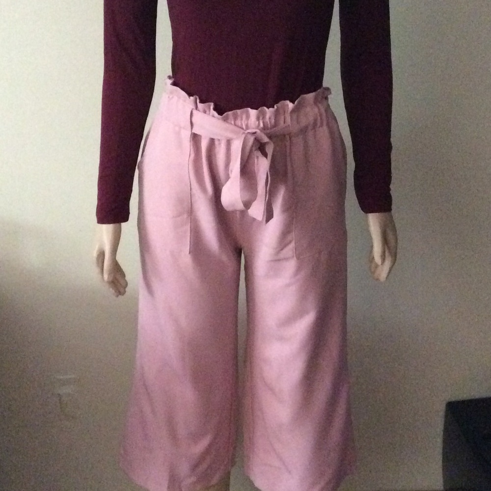 Cropped pants.